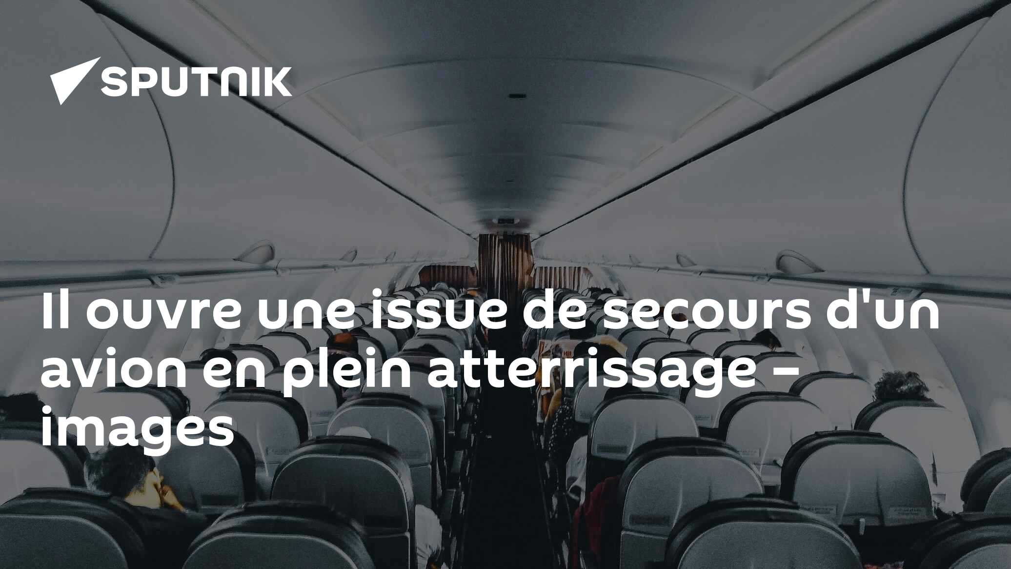 Il ouvre une issue de secours d'un avion en plein atterrissage – images