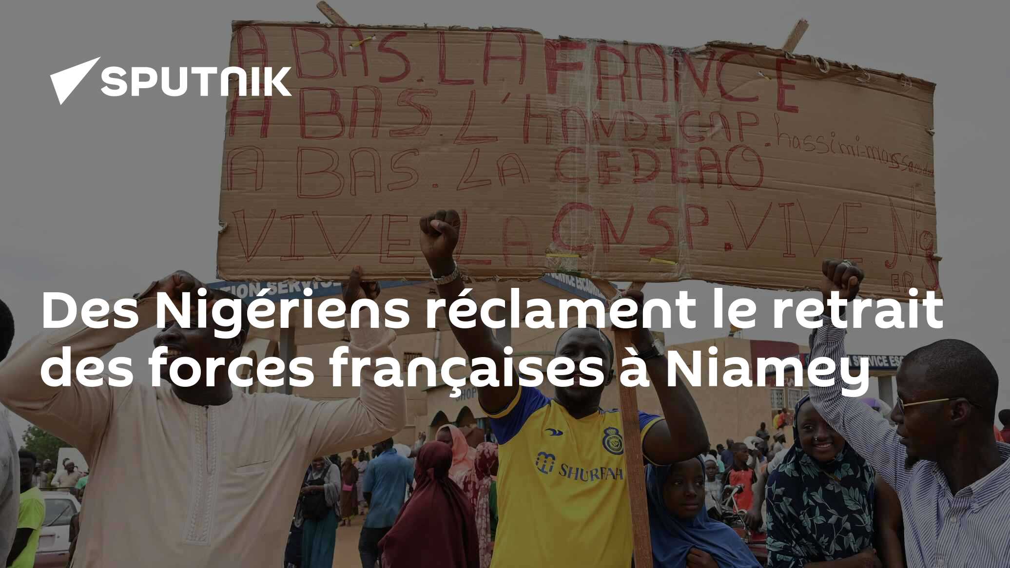 Des Nigériens réclament le retrait des forces françaises à Niamey