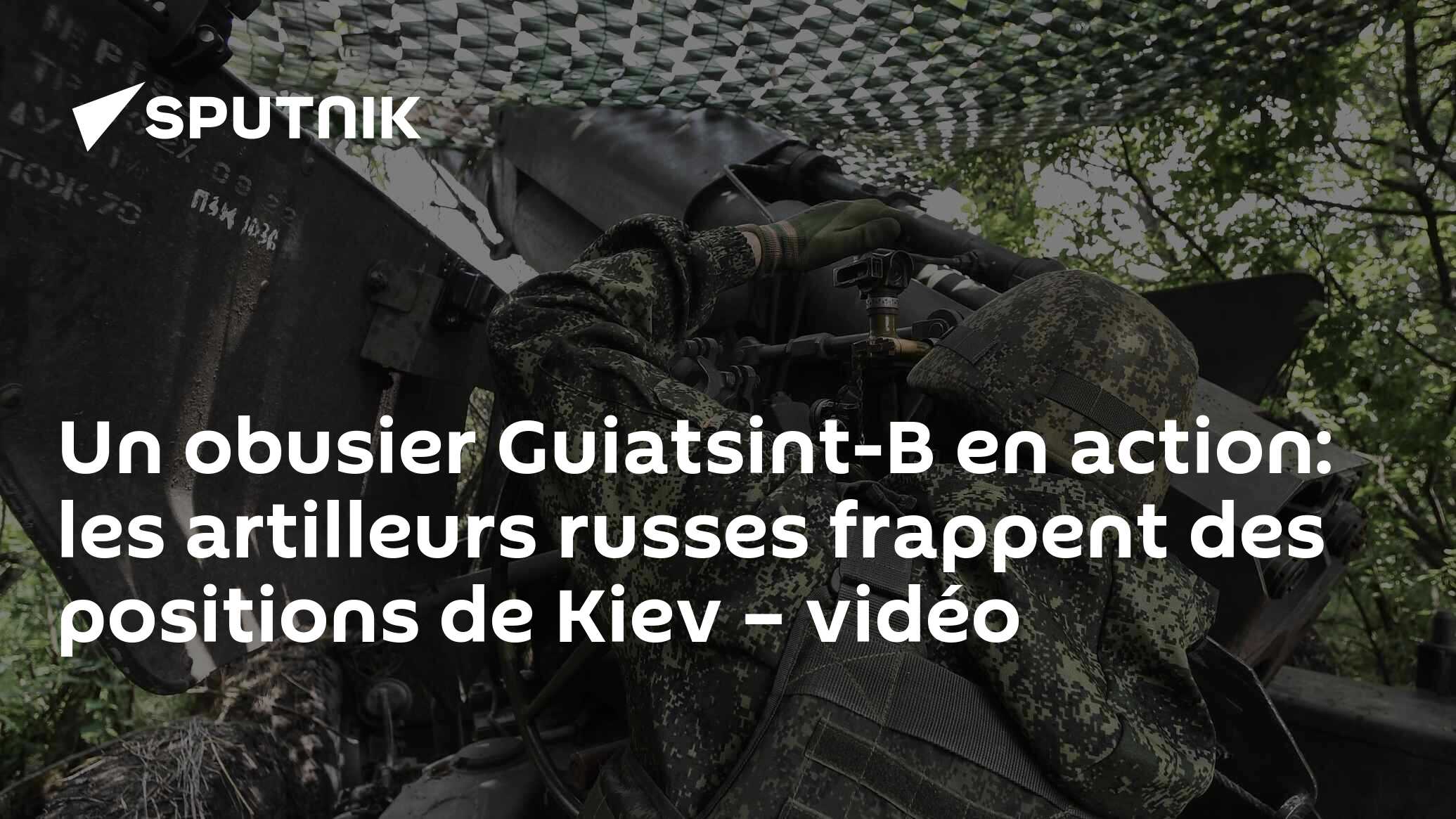 Un Obusier Guiatsint-B En Action: Les Artilleurs Russes Frappent Des ...