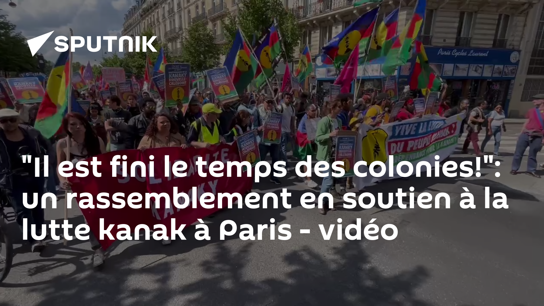 "Il est fini le temps des colonies!": un rassemblement en soutien à la lutte kanak à Paris - vidéo