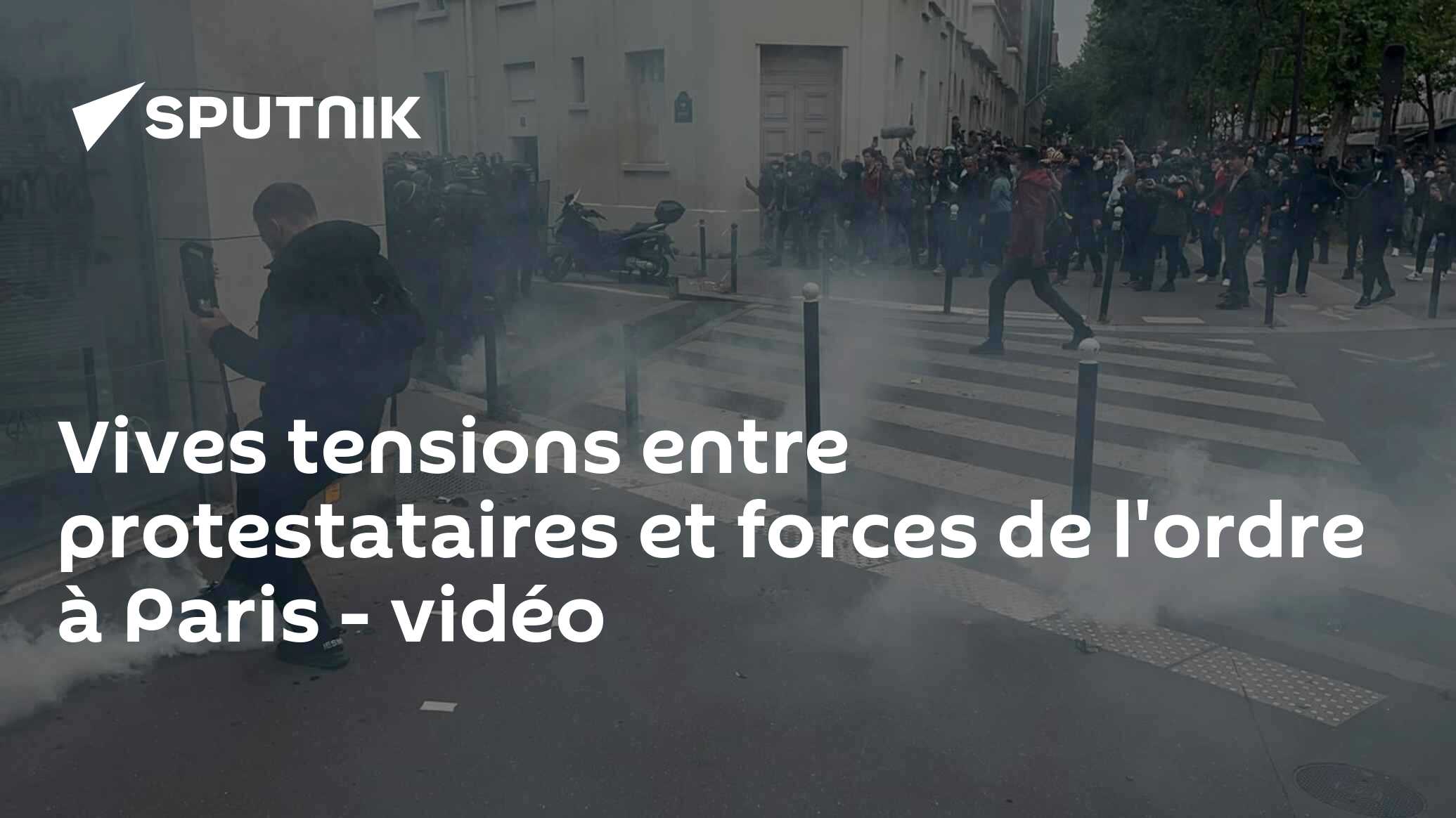 Vives tensions entre protestataires et forces de l'ordre à Paris - vidéo