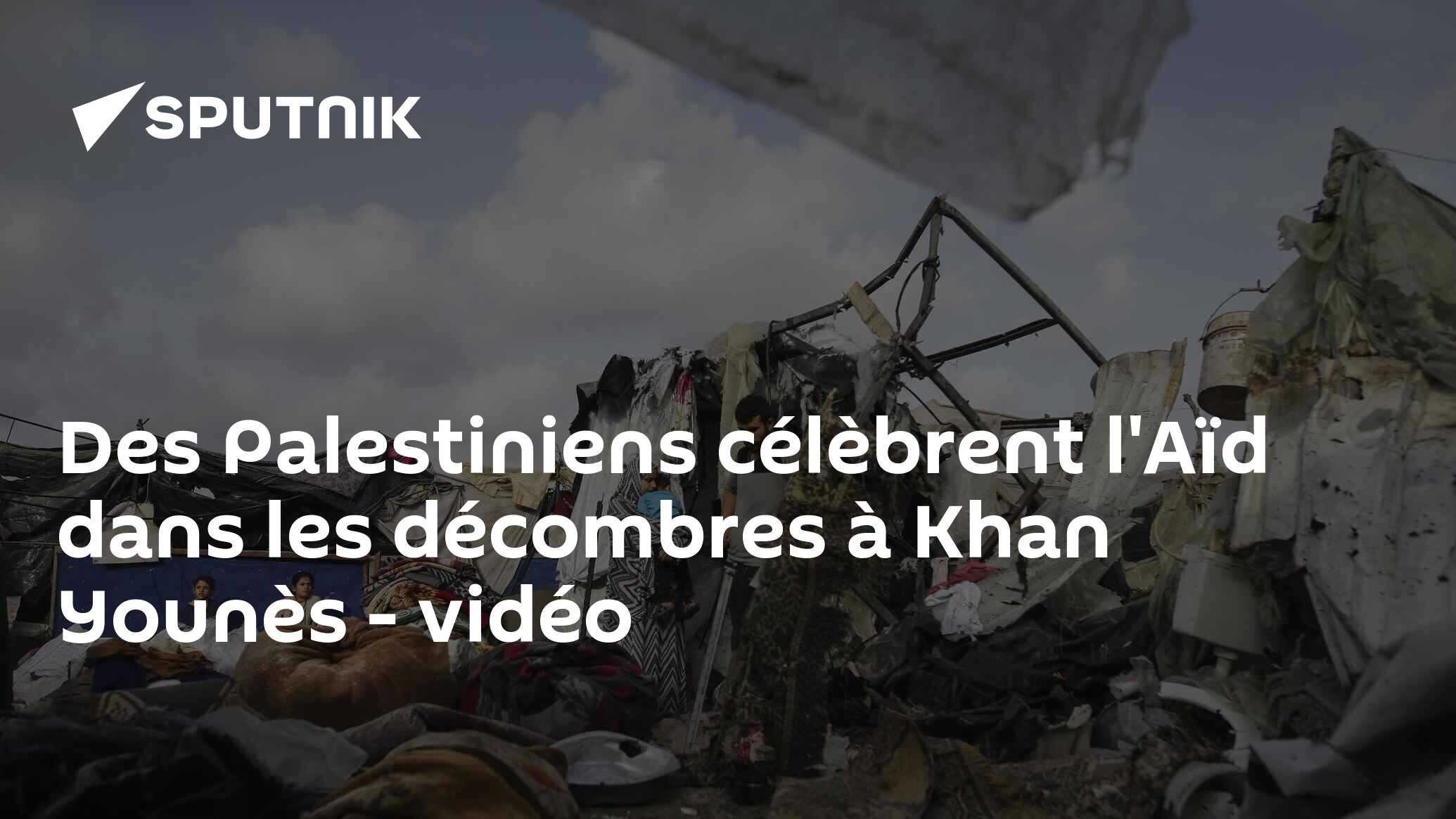 Des Palestiniens célèbrent l'Aïd dans les décombres à Khan Younès - vidéo