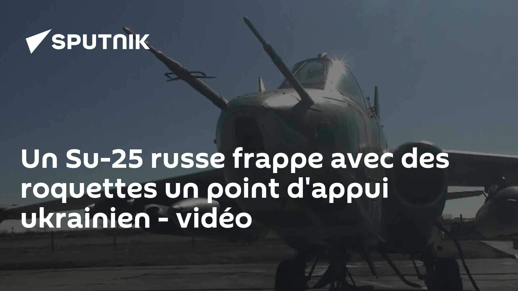Un Su-25 russe frappe avec des roquettes un point d'appui ukrainien - vidéo