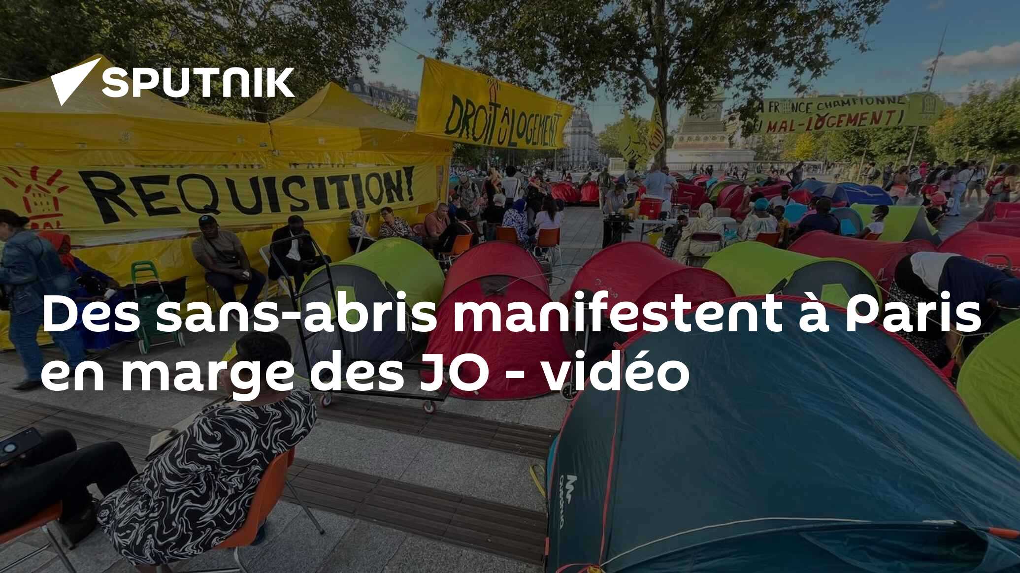Des sans-abris manifestent à Paris en marge des JO - vidéo