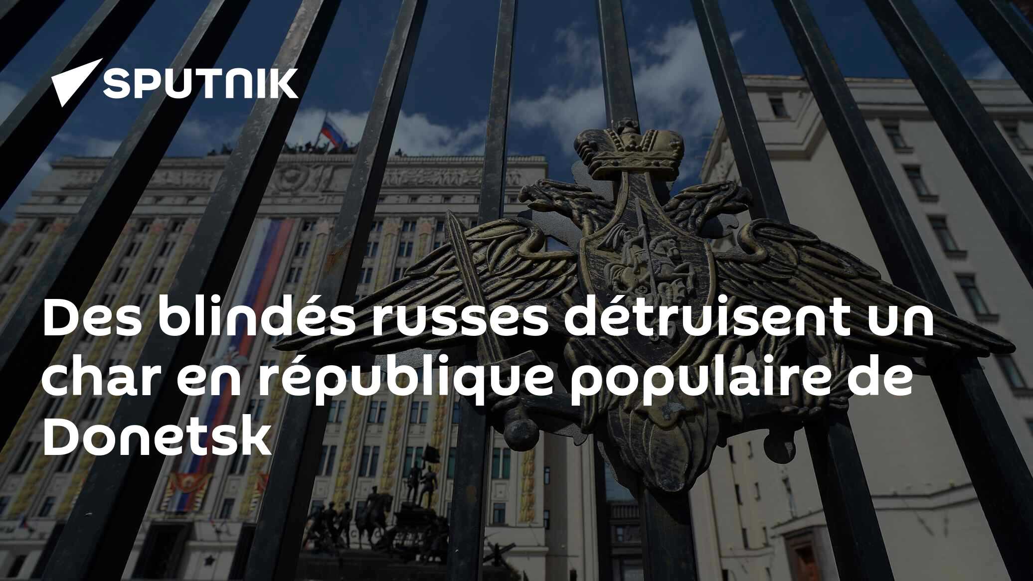 Des blindés russes détruisent un char en république populaire de Donetsk
