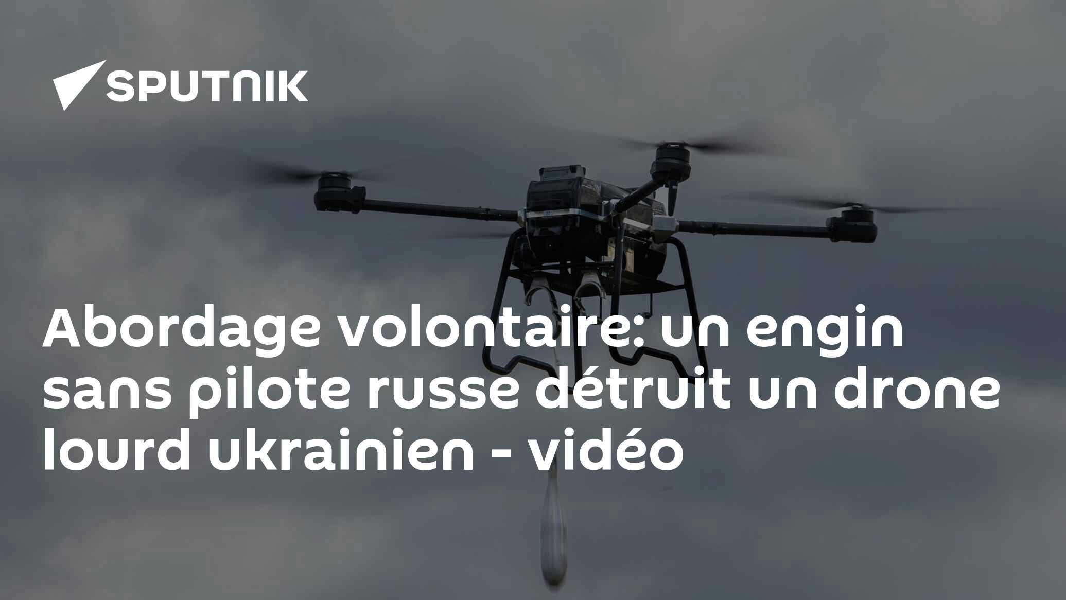 Abordage volontaire: un engin sans pilote russe détruit un drone lourd ukrainien - vidéo