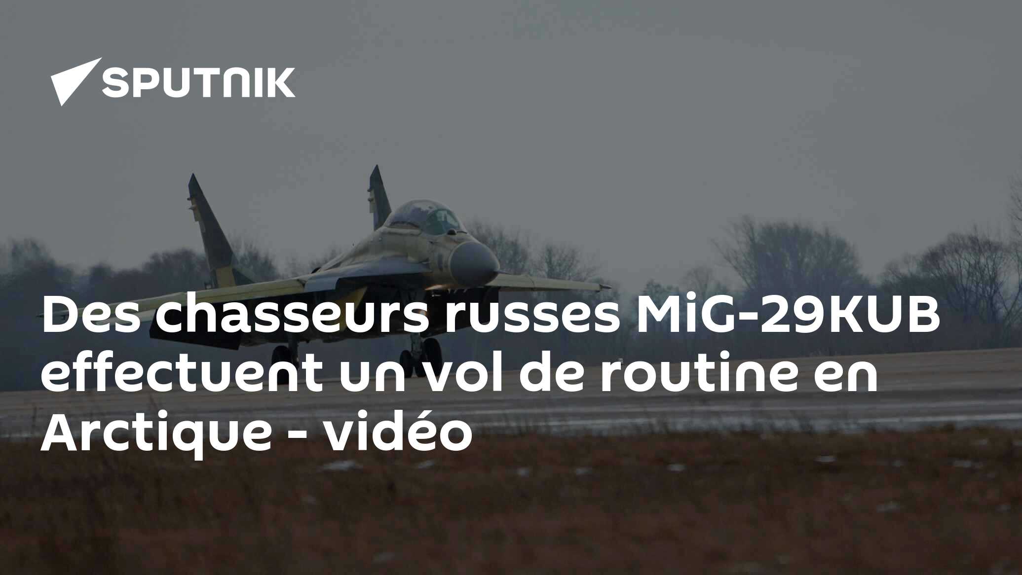 Des chasseurs russes MiG-29KUB effectuent un vol de routine en Arctique - vidéo