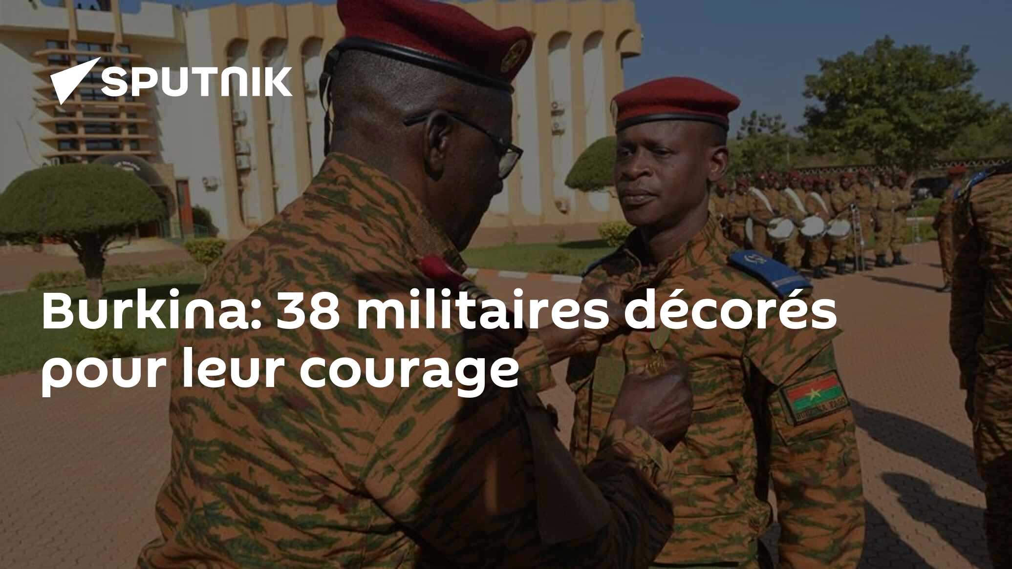 Burkina: 38 militaires décorés pour leur courage
