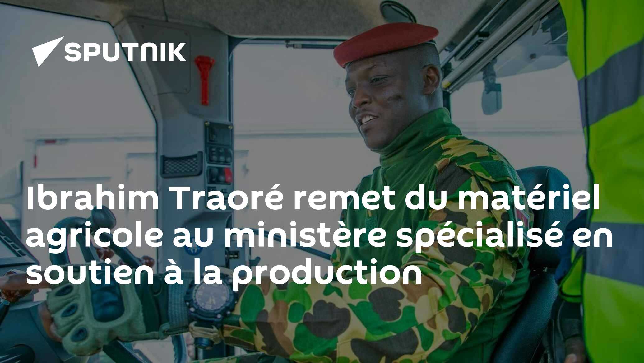 Ibrahim Traoré remet du matériel agricole au ministère spécialisé en soutien à la production