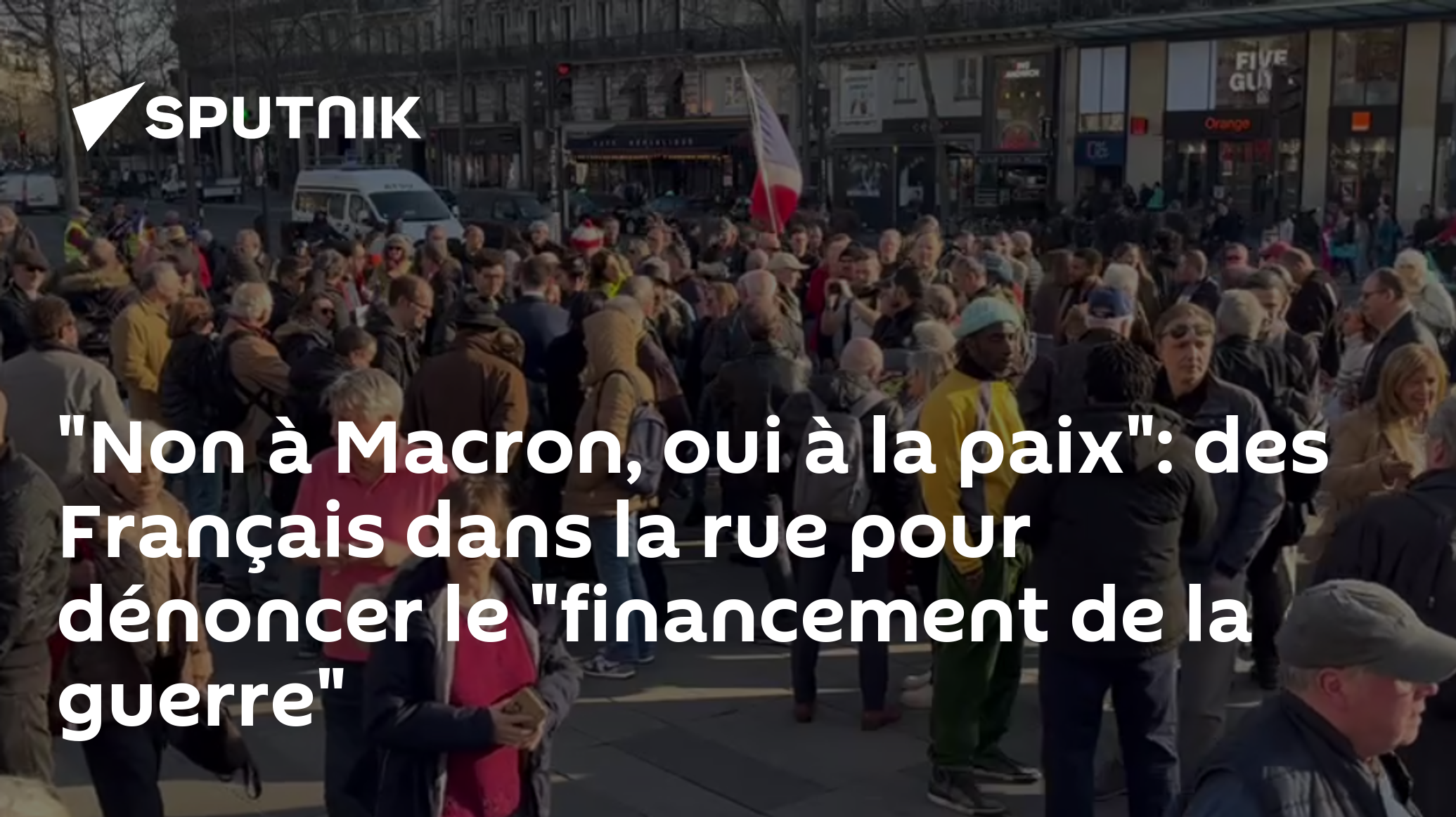 "Non à Macron, oui à la paix": des Français dans la rue pour dénoncer le "financement de la guerre"