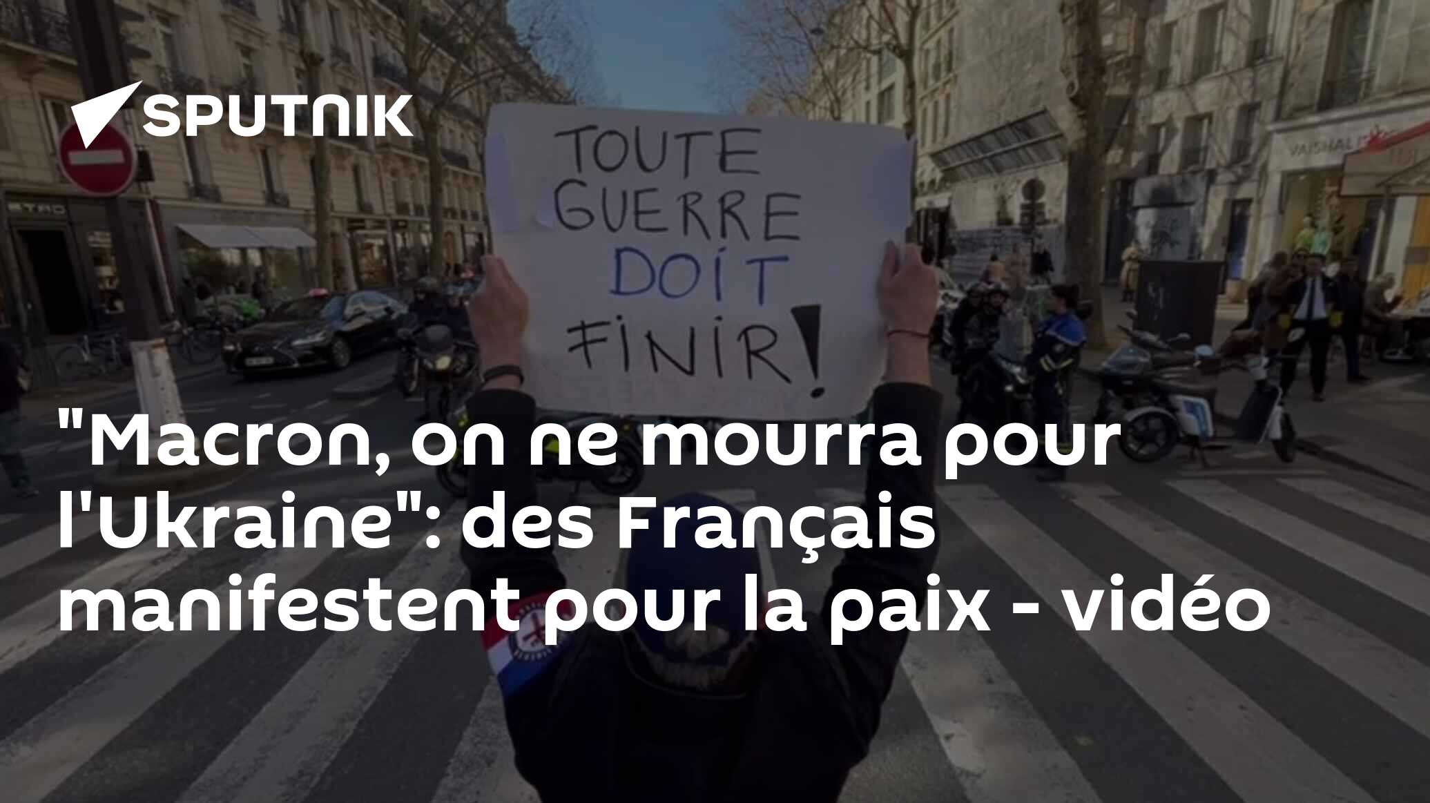 "Macron, on ne mourra pour l'Ukraine": des Français manifestent pour la paix - vidéo