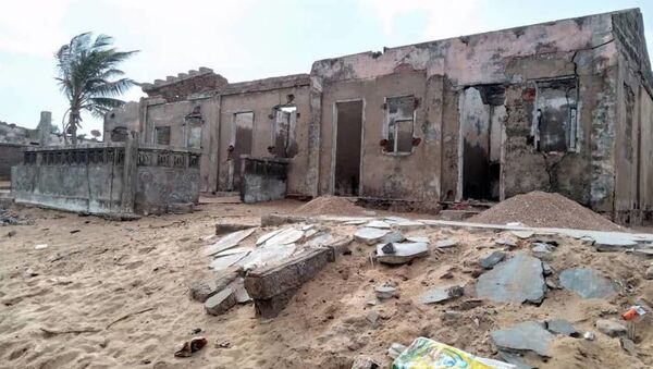 Restes de maison abandonnée sur la côte togolaise à cause de l'érosion - Sputnik Afrique