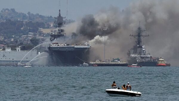 Incendie à bord de l'USS Bonhomme Richard à San Diego le 12 juillet 2020 - Sputnik Afrique