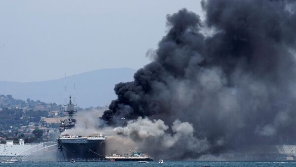 Incendie à bord de l'USS Bonhomme Richard  - Sputnik Afrique