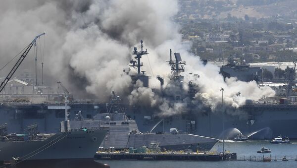 Incendie à bord du navire USS Bonhomme Richard à la base navale de San Diego - Sputnik Afrique