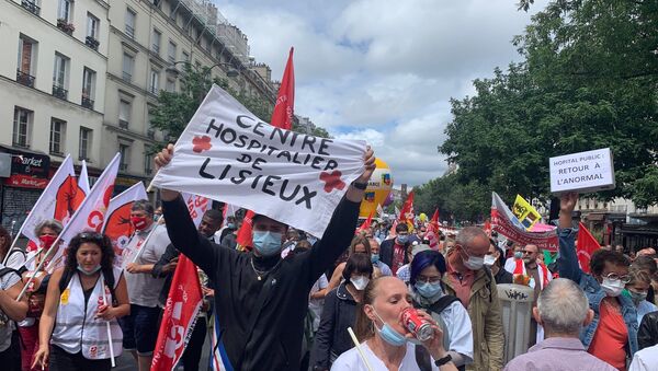 Des manifestations de soignants et de Gilets jaunes se tiennent à Paris le jour de la Fête nationale du 14 juillet - Sputnik Afrique