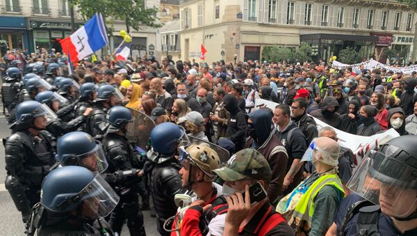 Des manifestations de soignants et de Gilets jaunes se tiennent à Paris le jour de la Fête nationale du 14 juillet - Sputnik Afrique