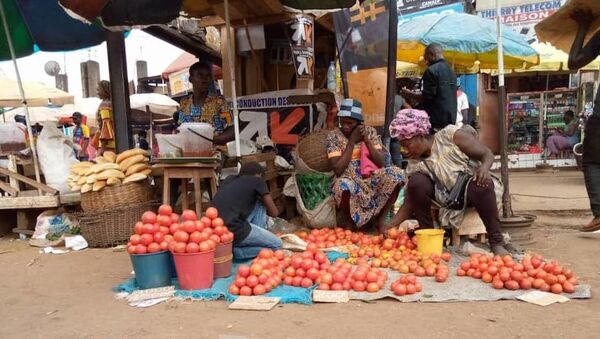 Marthe Nsa’a, revendeuse de tomates au marché Mokolo. - Sputnik Afrique