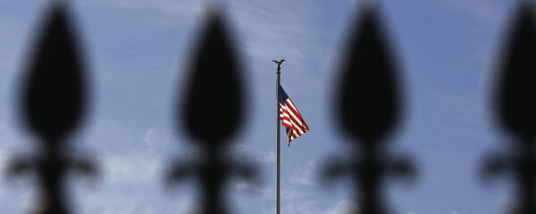 Le drapeau américain au-dessus de la Maison-Blanche Le drapeau américain au-dessus de la Maison-Blanche - Sputnik Afrique