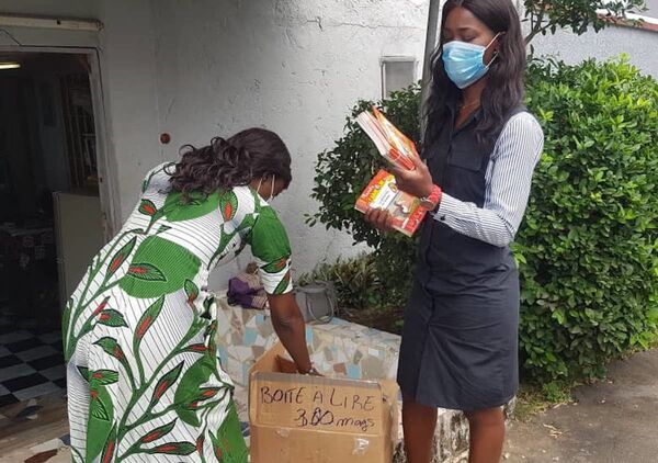 En Côte d’Ivoire, les livres prennent la rue d'assaut – photos - Sputnik Afrique