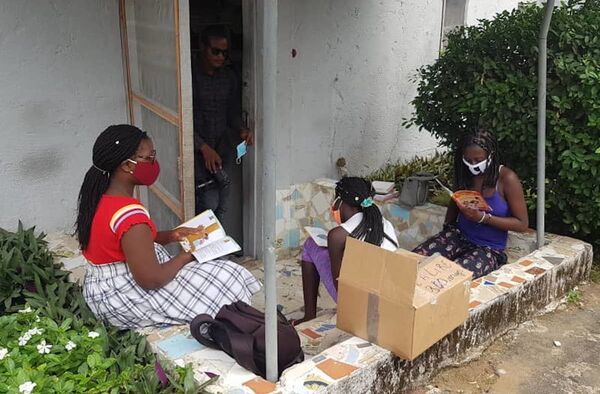 En Côte d’Ivoire, les livres prennent la rue d'assaut – photos - Sputnik Afrique