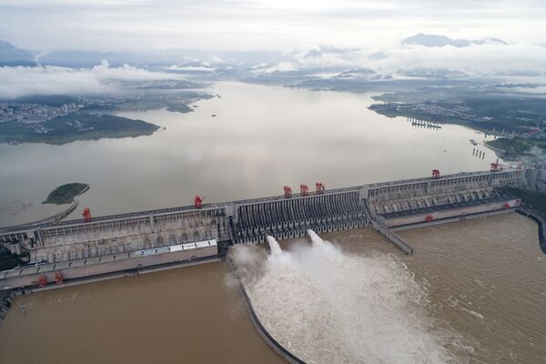 Images saisissantes d’un lâcher d’eau au barrage des Trois-Gorges en Chine

 - Sputnik Afrique