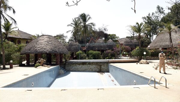La piscine vide d'un hôtel déserté pour cause de Covid à Saly, au Sénégal. - Sputnik Afrique