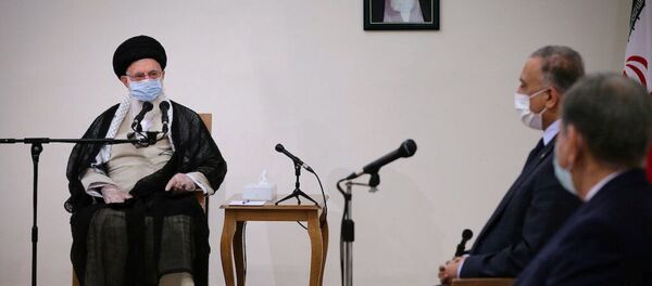 L'ayatollah Ali Khamenei avec le Premier ministre irakien Mustafa al-Kadhimi  - Sputnik Afrique