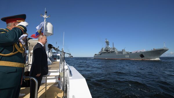 Défilé naval à Saint-Pétersbourg à l'occasion du Jour de la marine russe - Sputnik Afrique