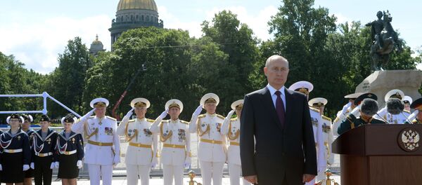 Vladimir Poutine lors du défilé naval à Saint-Pétersbourg  - Sputnik Afrique