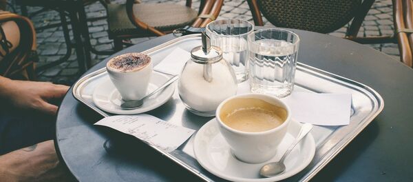 A la terrasse d'un café - Sputnik Afrique