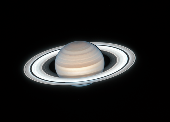 Saturne et deux de ses lunes: Mimas et Encelade. - Sputnik Afrique