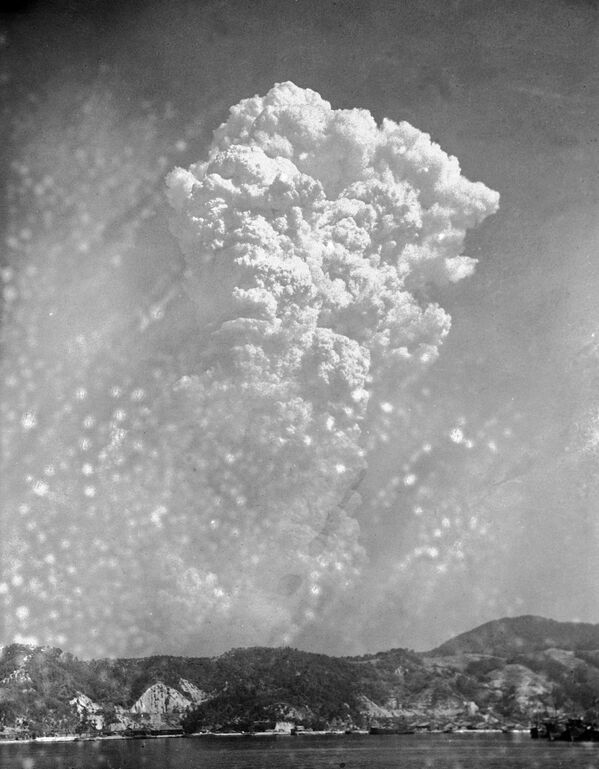 Nuage de fumée après le bombardement d’Hiroshima, 6 août 1945 - Sputnik Afrique
