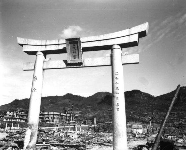 Arche à un pied (torii) à l'entrée au sanctuaire Sannō-jinja Torii, Nagasaki - Sputnik Afrique