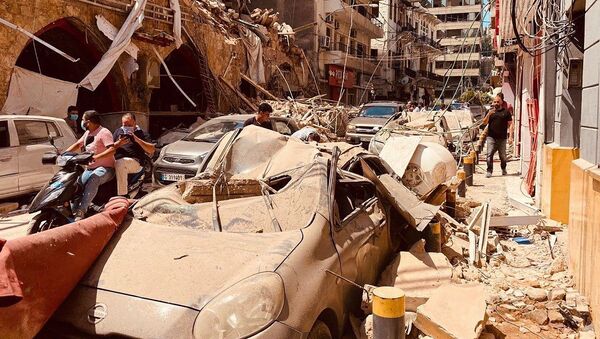 Des voitures endommagées par l'explosion à Beyrouth - Sputnik Afrique