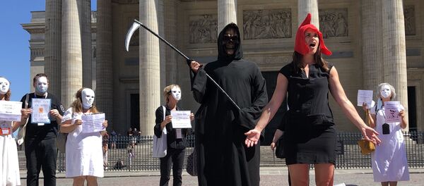 Une action des guides conférenciers devant le Panthéon à Paris - Sputnik Afrique