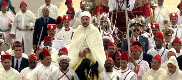 Le roi Mohammed VI lors de sa première cérémonie d'allégeance en 2000. Le roi Mohammed VI lors de sa première cérémonie d'allégeance en 2000. - Sputnik Afrique