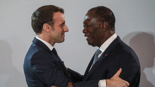 Les Présidents Emmanuel Macron et Alassane Ouattara - Sputnik Afrique