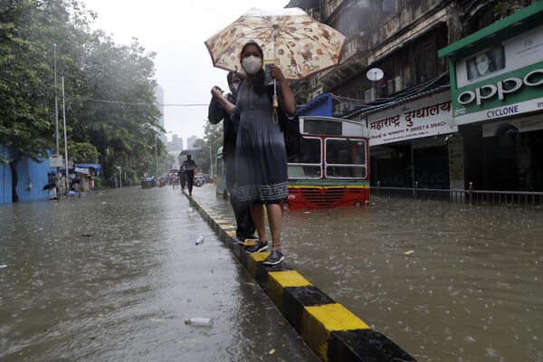 Une rue de Bombay inondée à cause des pluies de mousson. - Sputnik Afrique