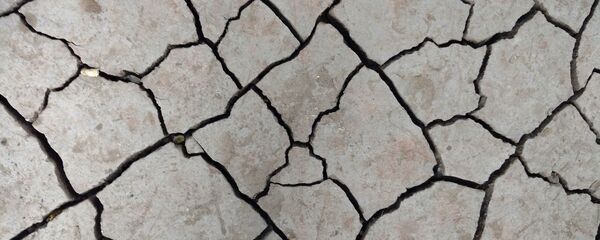 Des fissures dans la terre  - Sputnik Afrique