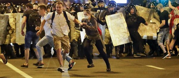 Nuit de manifestations après la présidentielle en Biélorussie

 - Sputnik Afrique