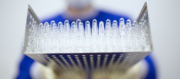 Production d'un vaccin contre le Covid-19 à l'usine pharmaceutique Binnopharm, dans la région de Moscou (archive photo) - Sputnik Afrique