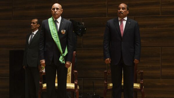 Le nouveau Président mauritanien Mohamed Ould Cheikh El Ghazouani et le Président sortant Mohamed Ould Abdel Aziz - Sputnik Afrique