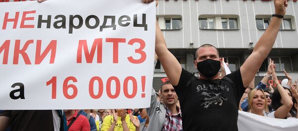 Une manifestation à Minsk après la présidentielle biélorusse, 14 août 2020 - Sputnik Afrique