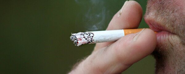 Un fumeur - Sputnik Afrique