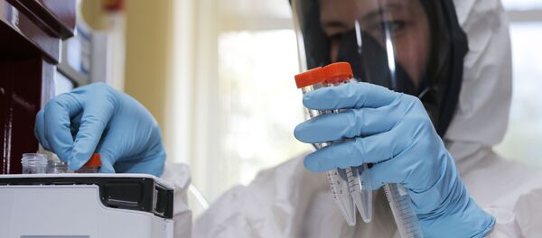 Un scientifique du Centre d’épidémiologie et de microbiologie russe Gamaleïa - Sputnik Afrique