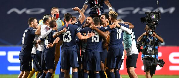 Les joueurs du PSG célébrant la victoire en demi-finale      - Sputnik Afrique