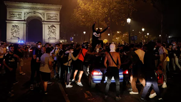 Scène de liesse à Paris après la qualification du PSG pour la finale de la Ligue des champions, le 18 août - Sputnik Afrique