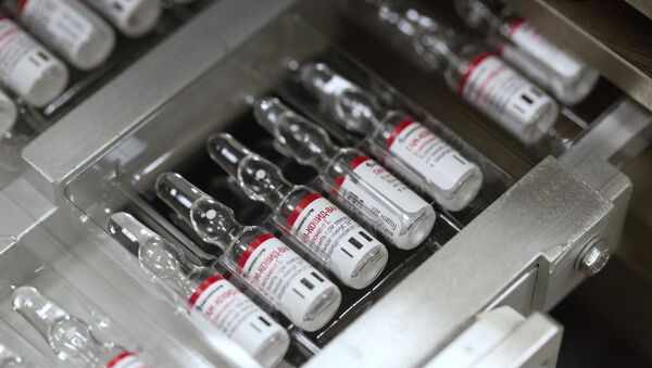 Production du vaccin contre le Covid-19 dans une usine russe (archive photo) - Sputnik Afrique