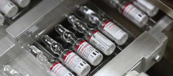 Production du vaccin contre le Covid-19 dans une usine russe (archive photo) - Sputnik Afrique